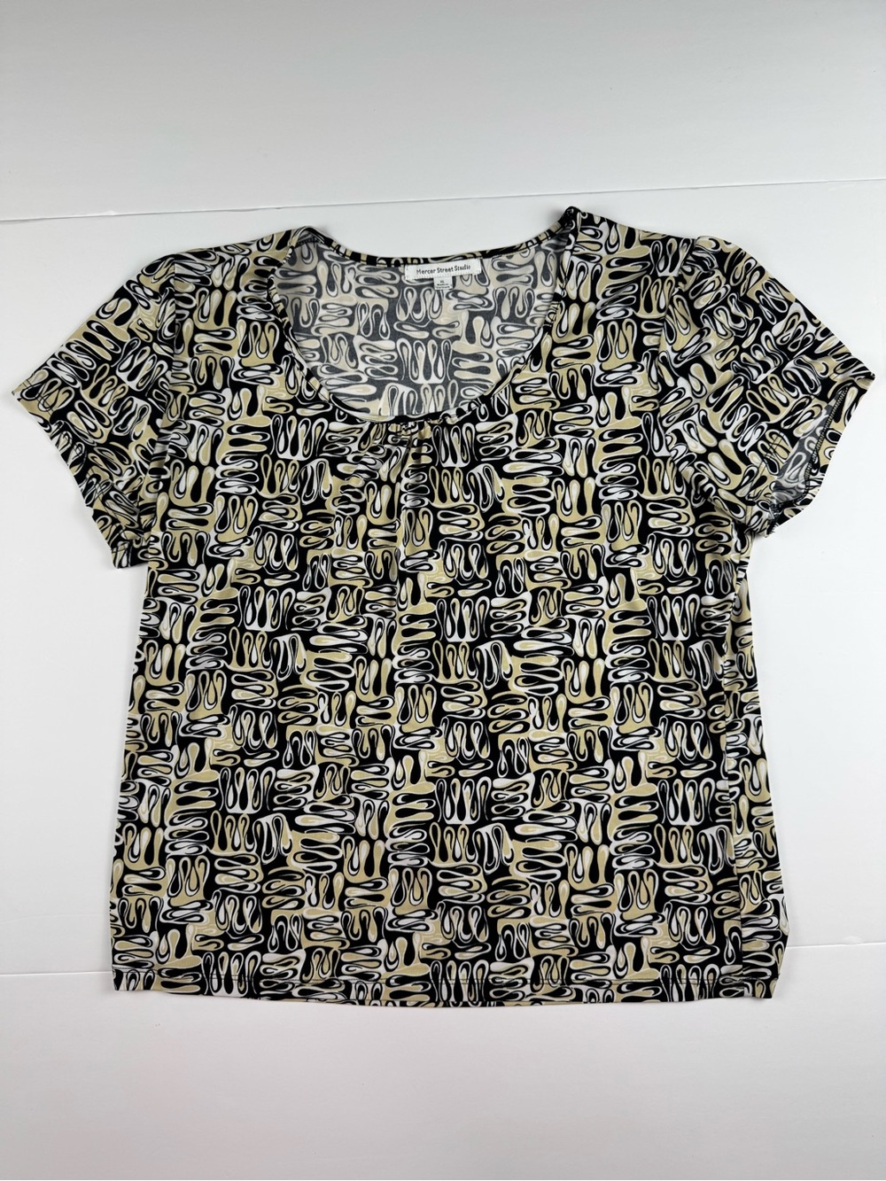 Mercer Street Studio Black and Beige Short Sleeve Scoop Neck Top
